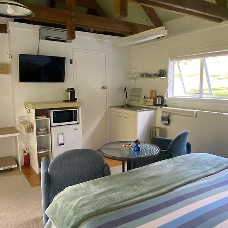 Superb Studio Retreat With Spa, Pool & Bbq Access Whanganui Dış mekan fotoğraf