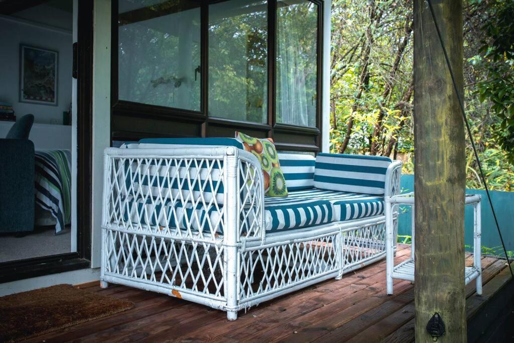 Superb Studio Retreat With Spa, Pool & Bbq Access Whanganui Dış mekan fotoğraf