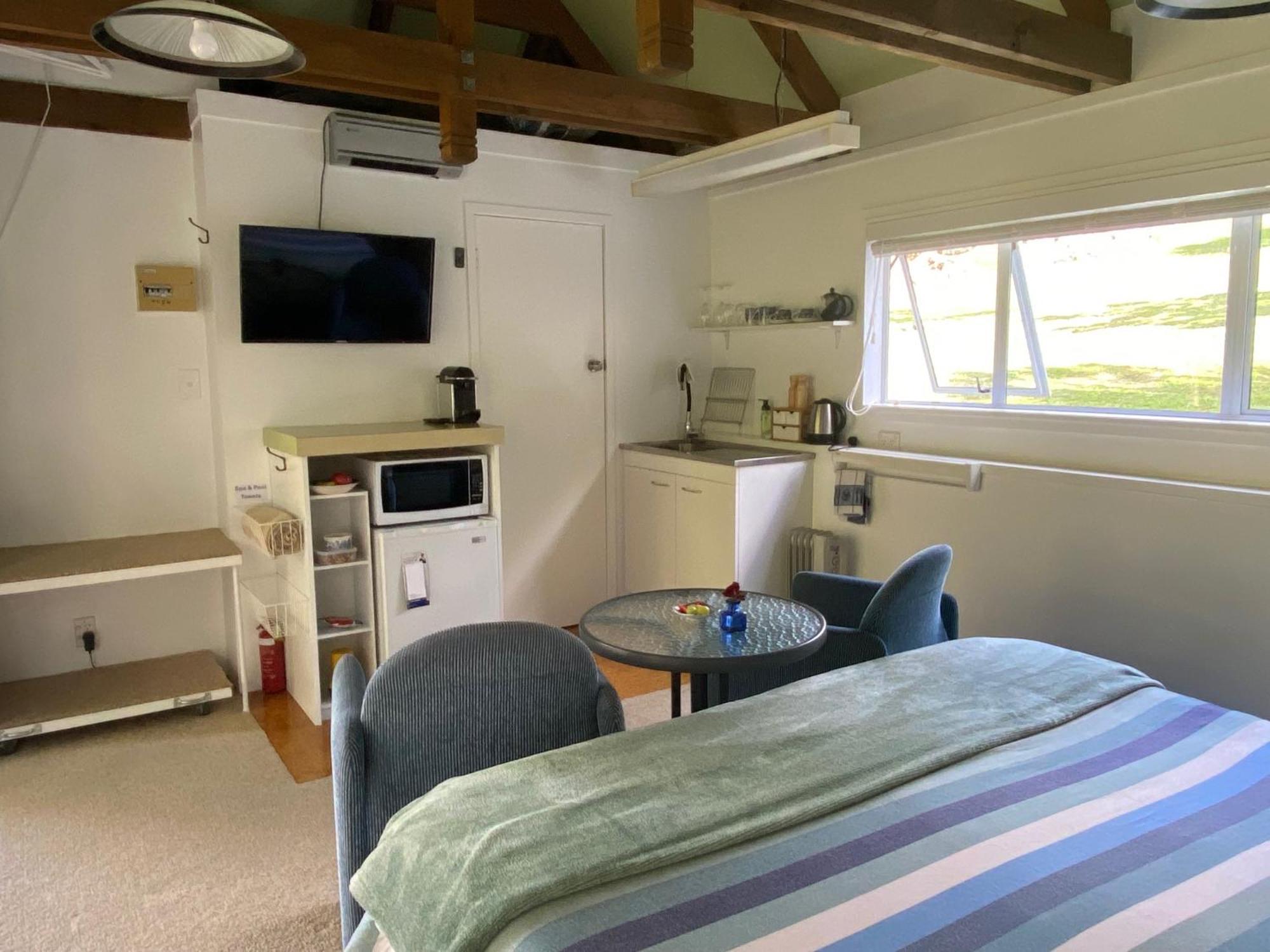 Superb Studio Retreat With Spa, Pool & Bbq Access Whanganui Dış mekan fotoğraf